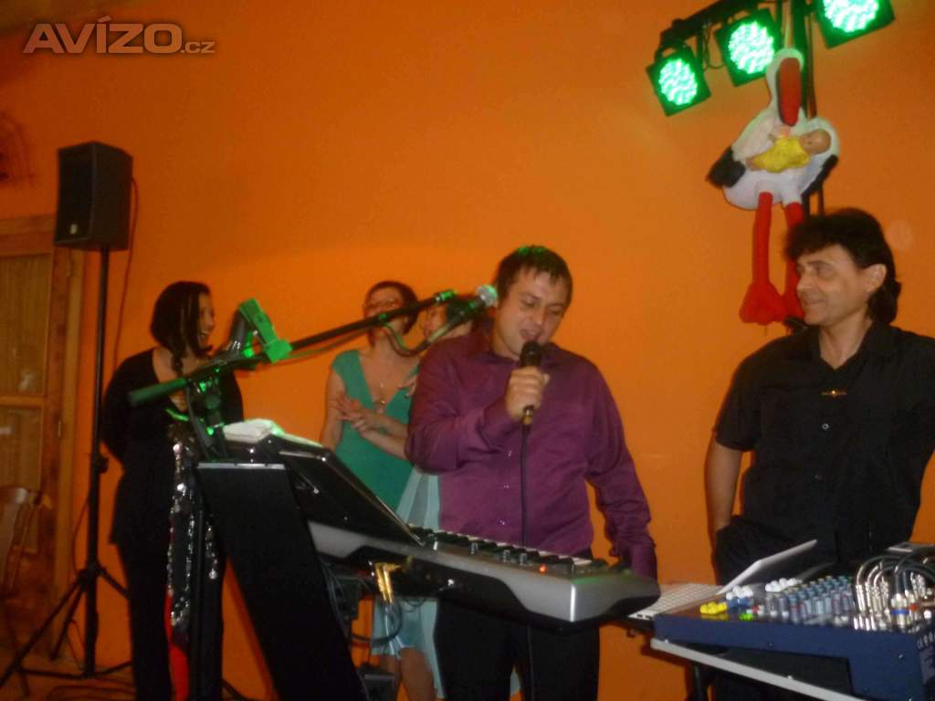 Foto inzerátu ŽIVÁ HUDBA NA OSLAVY, SVATBY, PLESY + DJ - ZLÍNSKÝ KRAJ