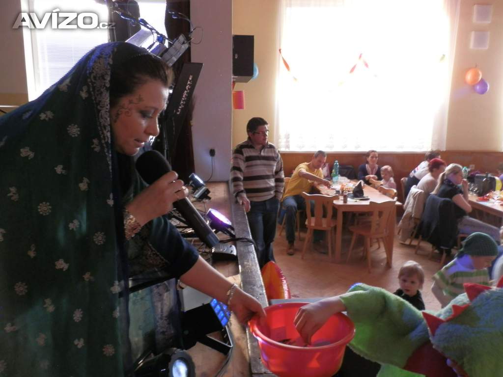 Foto inzerátu ŽIVÁ HUDBA NA OSLAVY, SVATBY, PLESY + DJ - ZLÍNSKÝ KRAJ