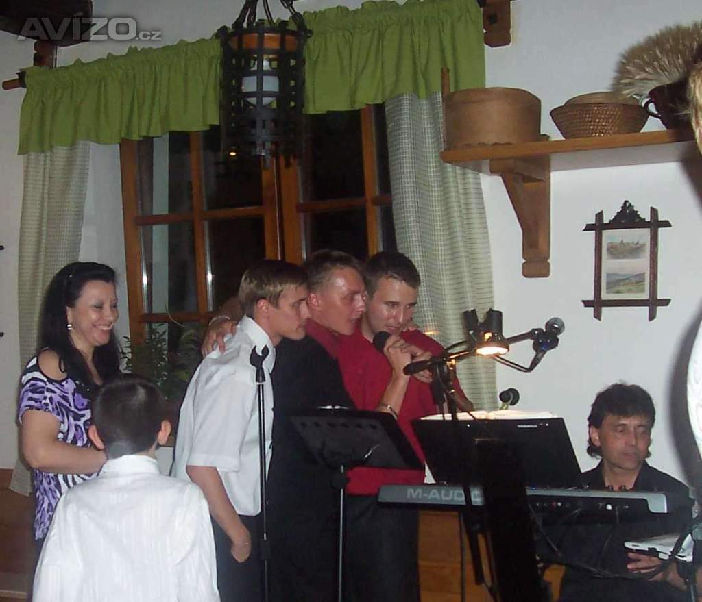 Foto inzerátu ŽIVÁ HUDBA NA OSLAVY, SVATBY, PLESY + DJ - ZLÍNSKÝ KRAJ