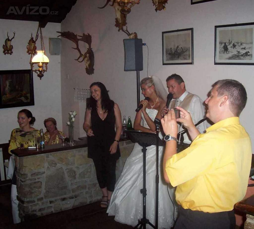 Foto inzerátu ŽIVÁ HUDBA NA OSLAVY, SVATBY, PLESY + DJ - ZLÍNSKÝ KRAJ