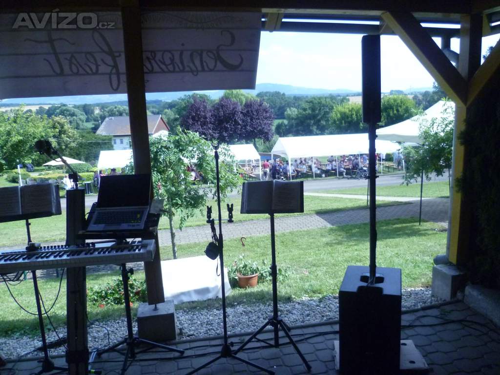 Foto inzerátu ŽIVÁ HUDBA NA OSLAVY, SVATBY, PLESY + DJ - ZLÍNSKÝ KRAJ