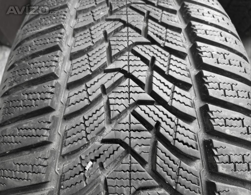 2ks nových zimních pneu 225/45 R17 Dunlop