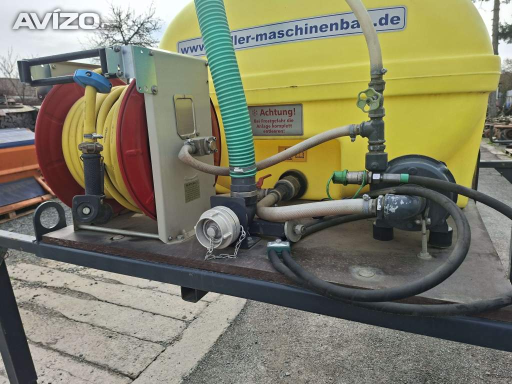 Foto inzerátu Multicar kropící nádrž na vodu 