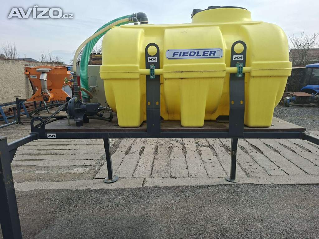 Foto inzerátu Multicar kropící nádrž na vodu 