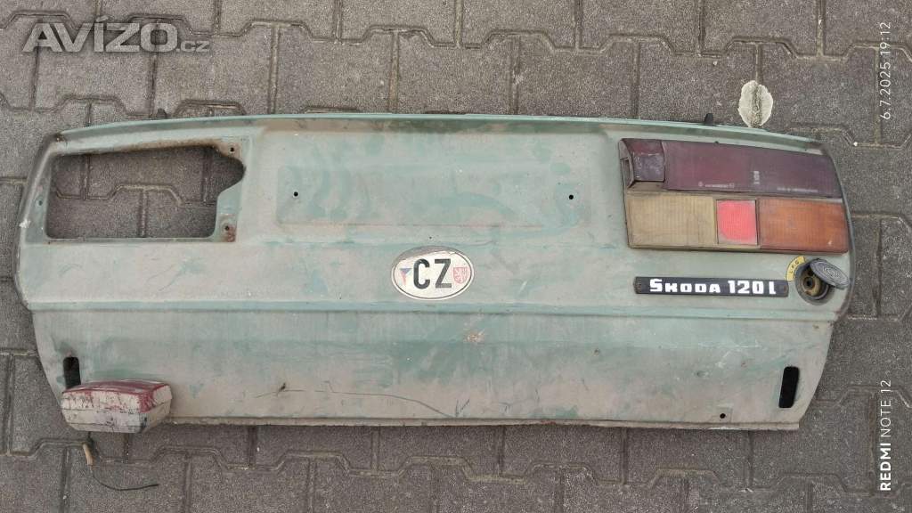 Foto inzerátu Zadni čelo na ŠKODA 105/120 s lištou a světlem.
