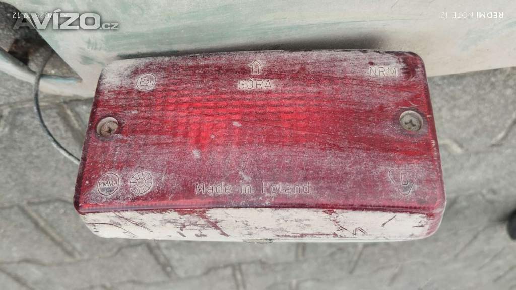 Foto inzerátu Zadni čelo na ŠKODA 105/120 s lištou a světlem.