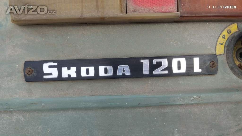 Foto inzerátu Zadni čelo na ŠKODA 105/120 s lištou a světlem.