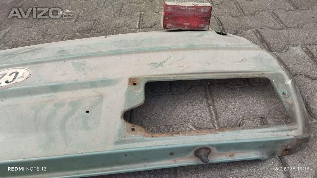 Foto inzerátu Zadni čelo na ŠKODA 105/120 s lištou a světlem.