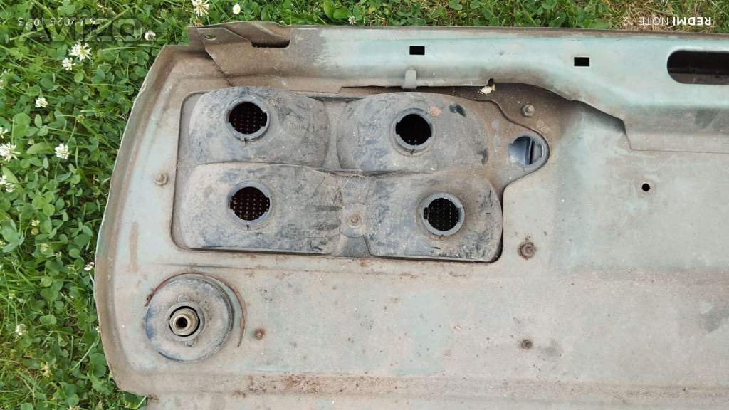Foto inzerátu Zadni čelo na ŠKODA 105/120 s lištou a světlem.
