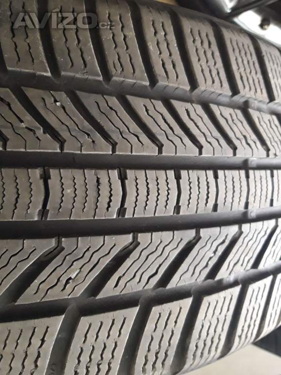 Sada nebo 2ks zimních pneu 235/45 R18: