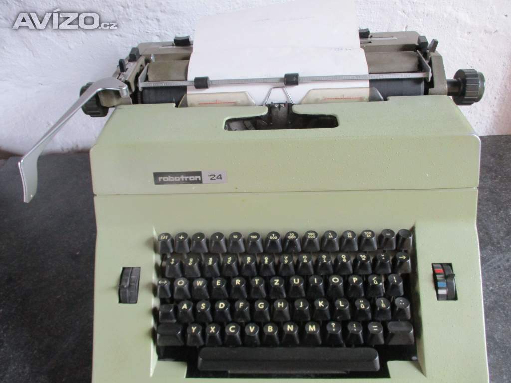 Prodej nepoškozeného, plně funkčního psacího stroje Robotron 24