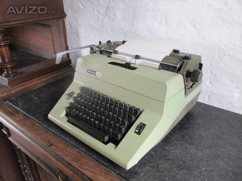 Foto inzerátu Prodej nepoškozeného, plně funkčního psacího stroje Robotron 24