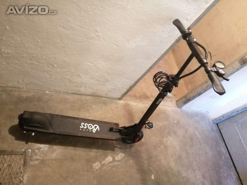 Foto inzerátu Elektrokoloběžku City Boss R3 černá