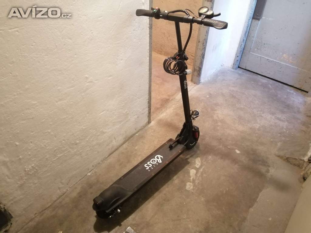 Foto inzerátu Elektrokoloběžku City Boss R3 černá