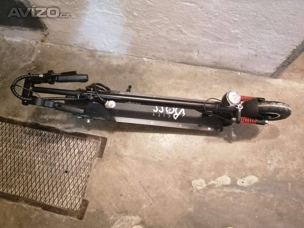 Foto inzerátu Elektrokoloběžku City Boss R3 černá