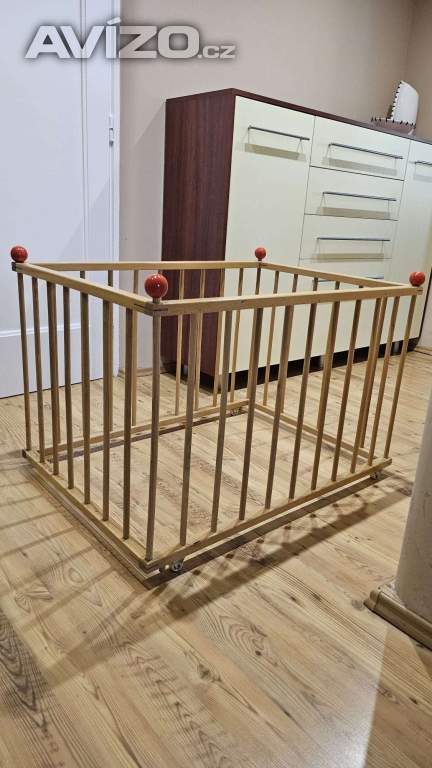 Foto inzerátu Prodej postýlky s matrací