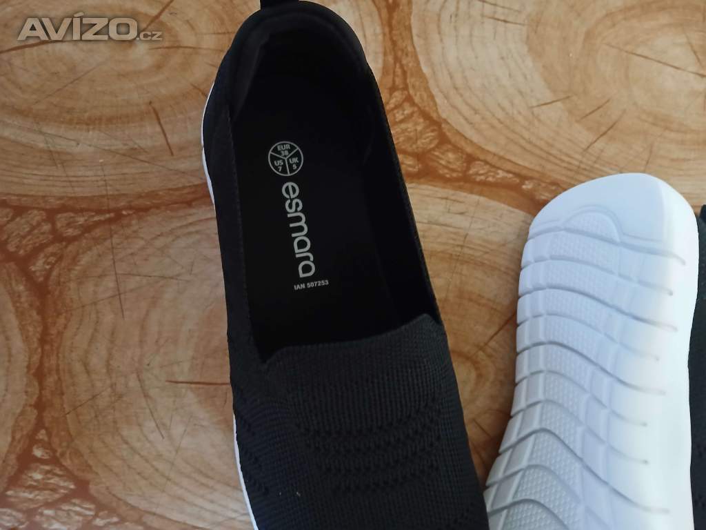 Foto inzerátu Černé boty 