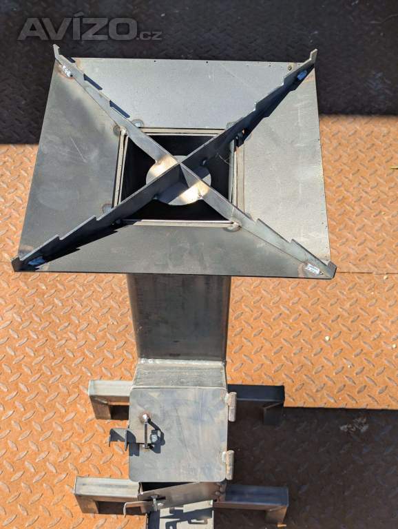 Foto inzerátu Rocket stove / turbo pecek - kempinkový vařič + gril (litina)