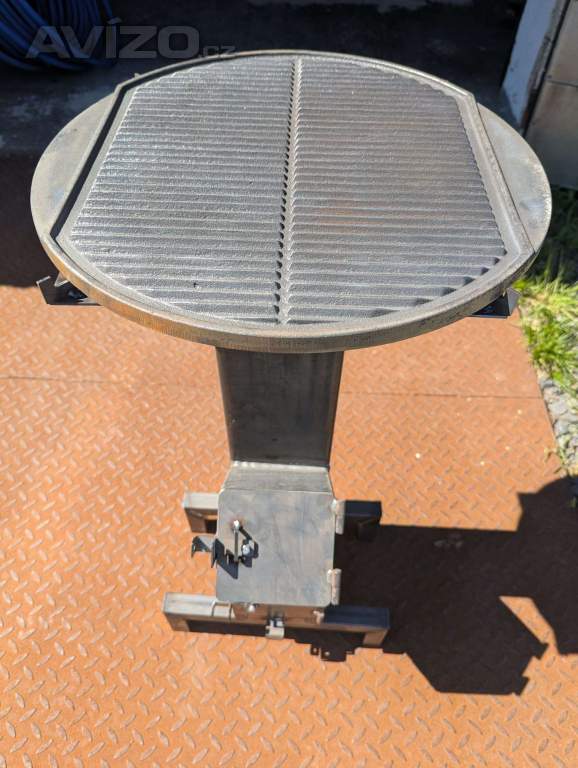 Foto inzerátu Rocket stove / turbo pecek - kempinkový vařič + gril (litina)