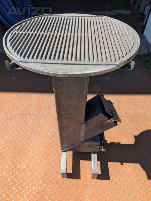 Foto inzerátu Rocket stove / turbo pecek - kempinkový vařič + gril (litina)