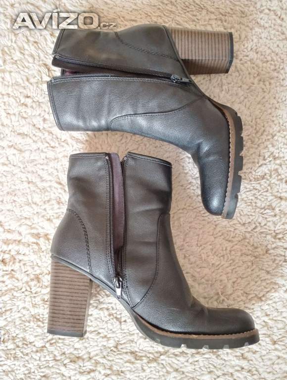 Foto inzerátu Dámské nízké kozačky, vel. 40, Deichmann, jak NEW