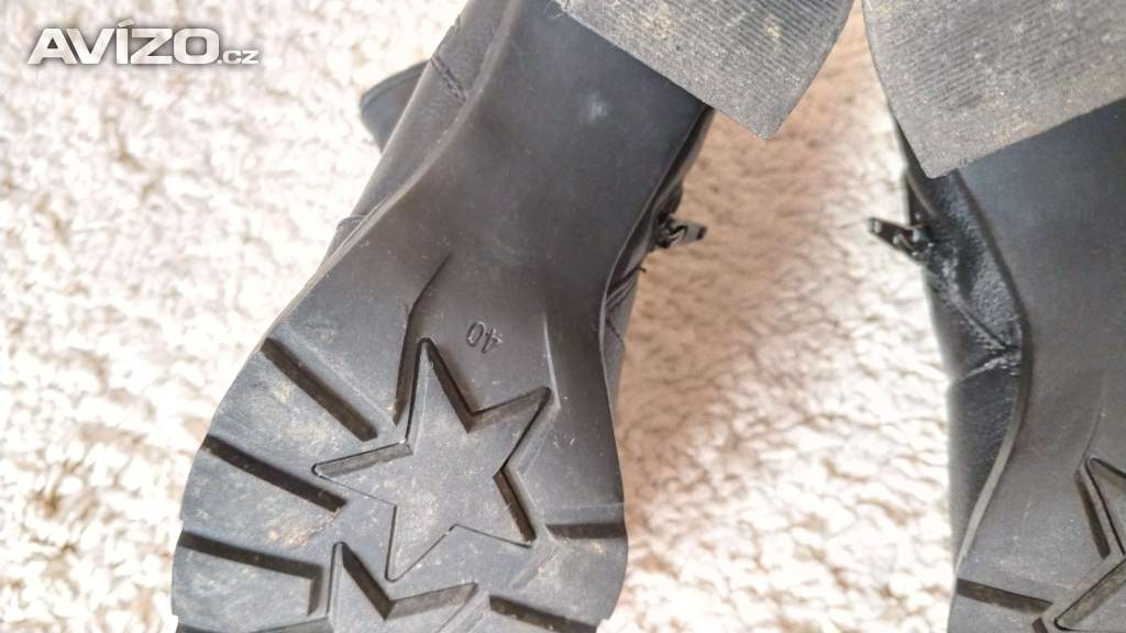 Foto inzerátu Dámské nízké kozačky, vel. 40, Deichmann, jak NEW
