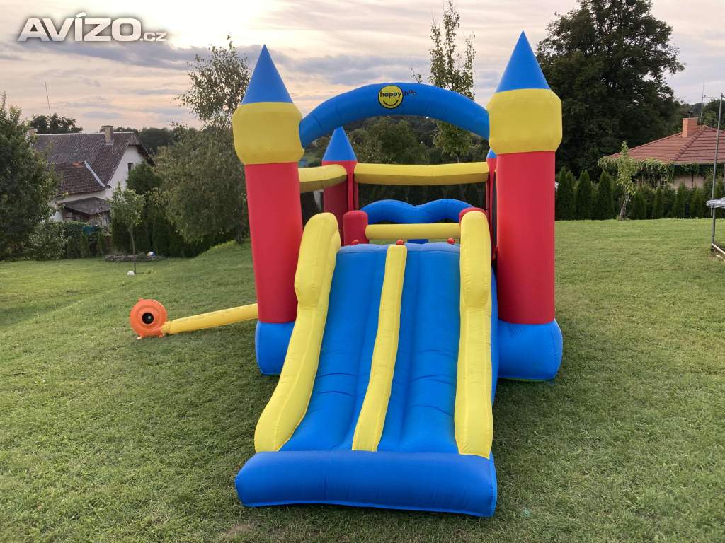 Foto inzerátu Skákací hrad skluzavka Velikost 11,5m2