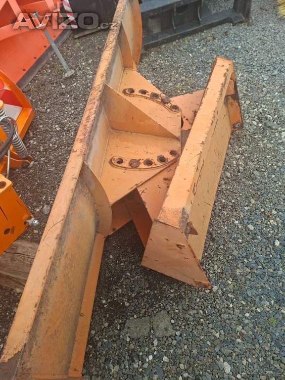 Radlice na sníh pro Locust UNC.
