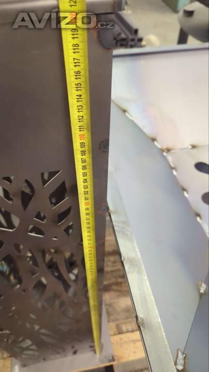 Foto inzerátu Zahradní dekorace - lampový sloupek s listovým vzorem (23 kg)