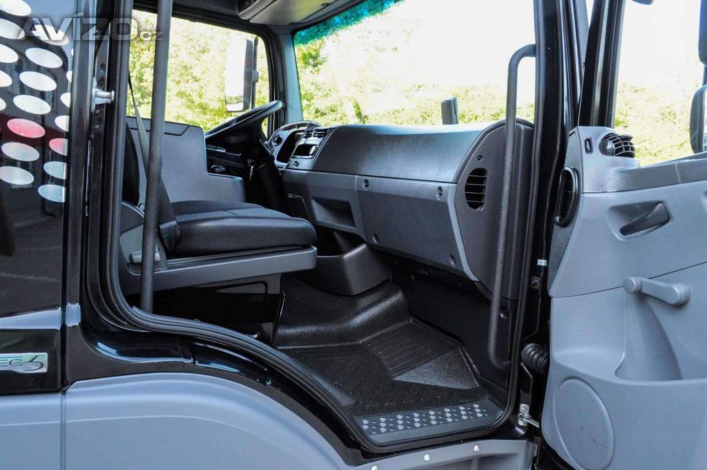 Foto inzerátu MERCEDES-BENZ ATEGO 1218 - NOVÝ HÁKOVÝ NOSIČ KONTEJNERŮ + HYDRAULICKÁ RUKA EU5