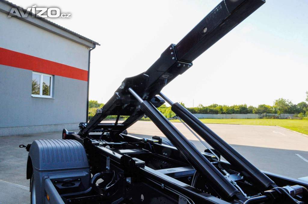 Foto inzerátu MERCEDES-BENZ ATEGO 1218 - NOVÝ HÁKOVÝ NOSIČ KONTEJNERŮ + HYDRAULICKÁ RUKA EU5