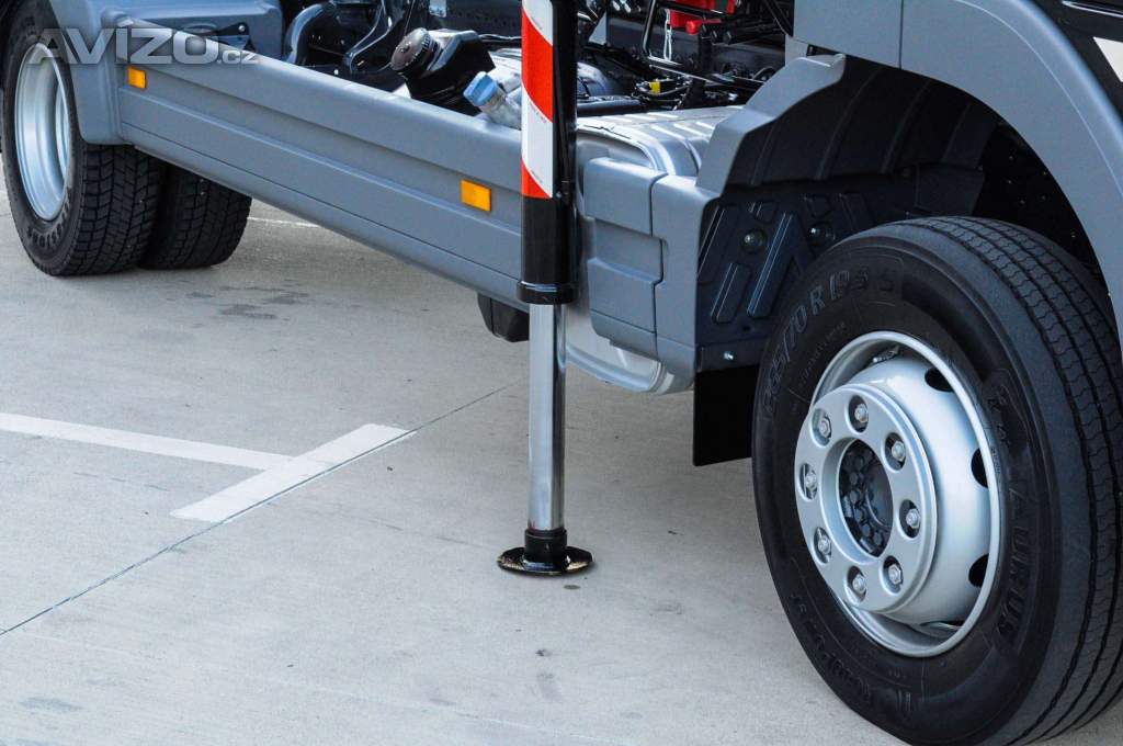 Foto inzerátu MERCEDES-BENZ ATEGO 1218 - NOVÝ HÁKOVÝ NOSIČ KONTEJNERŮ + HYDRAULICKÁ RUKA EU5