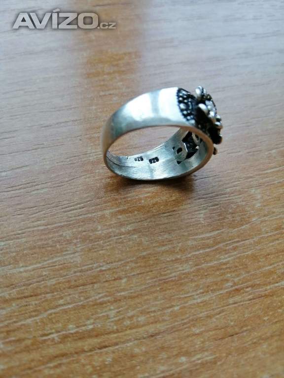 Prsten stříbrný - tři květy s kameny, vnitřní průměr prstenu 19mm