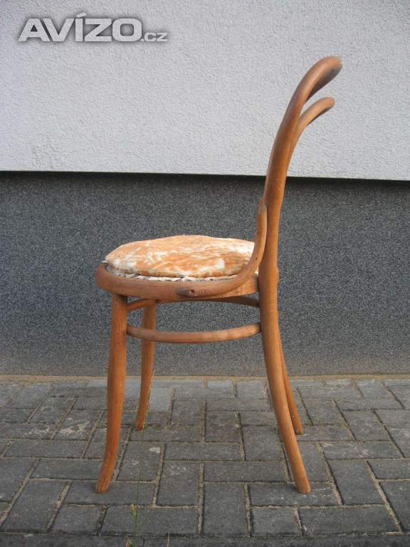 Foto inzerátu STARÁ ŽIDLE THONET - na renovaci 