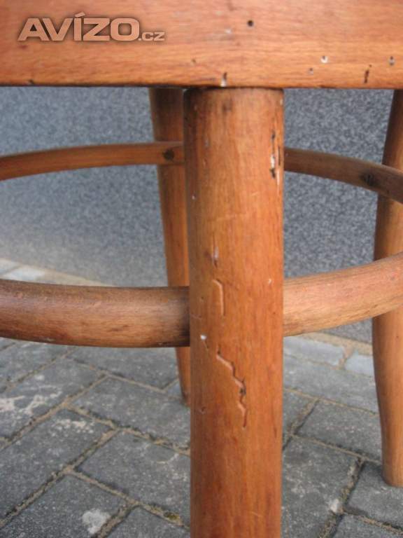 Foto inzerátu STARÁ ŽIDLE THONET - na renovaci 