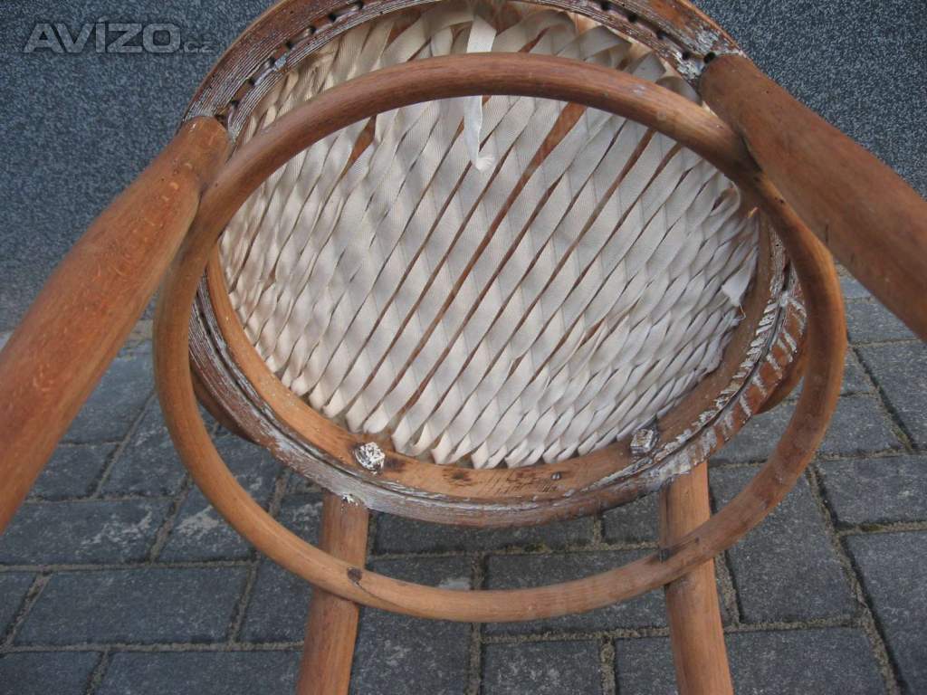 Foto inzerátu STARÁ ŽIDLE THONET - na renovaci 