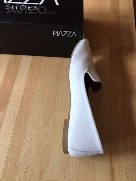 Foto inzerátu Dámské bílé kožené balerínky