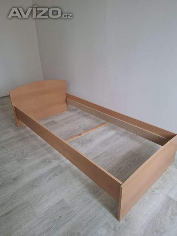 Prodam postel s polohovacím roštem