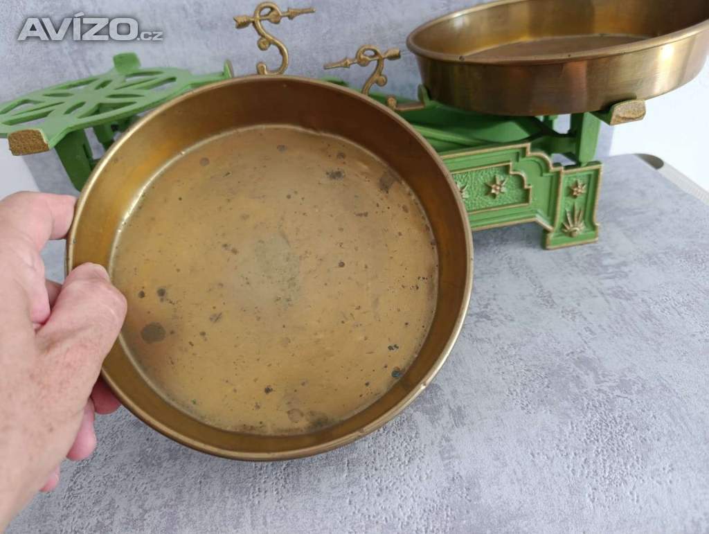 Foto inzerátu Starožitná dvoumisková váha 5 kg Kosmos