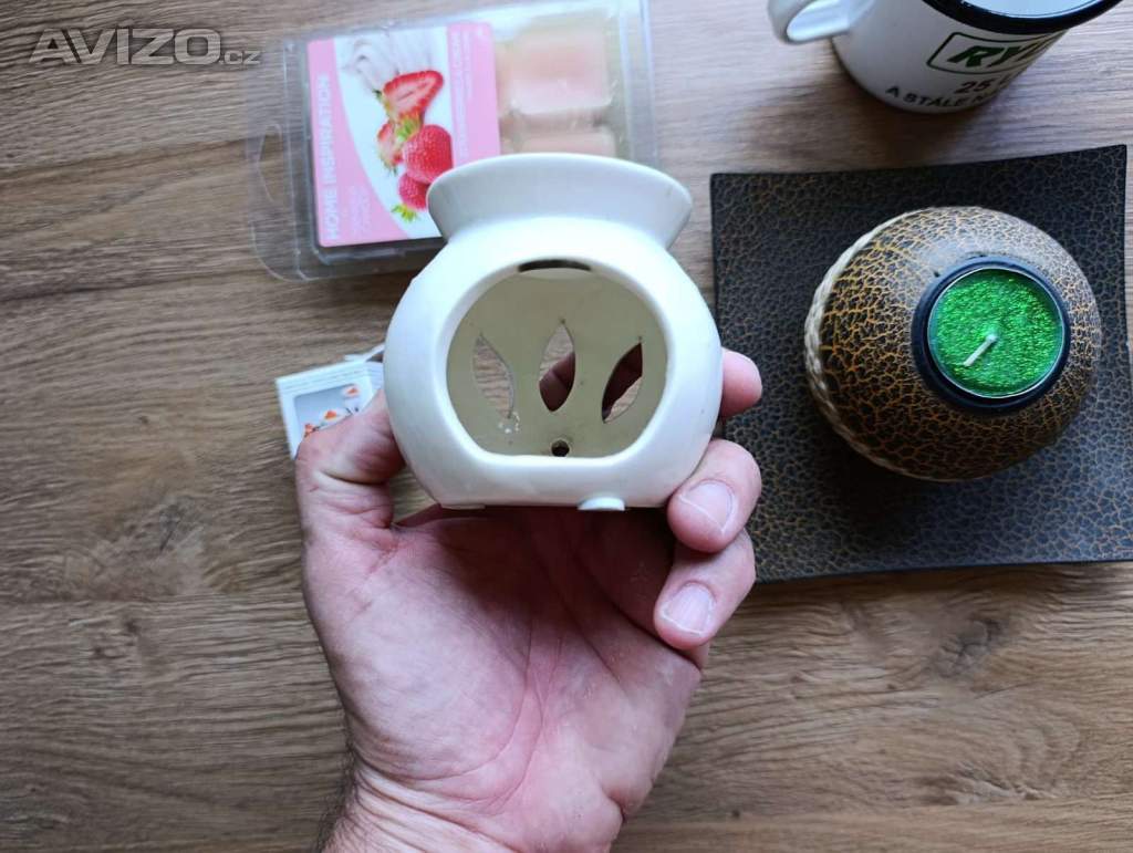 Foto inzerátu Svícen s podložkou, plech hrnek, aroma lampa