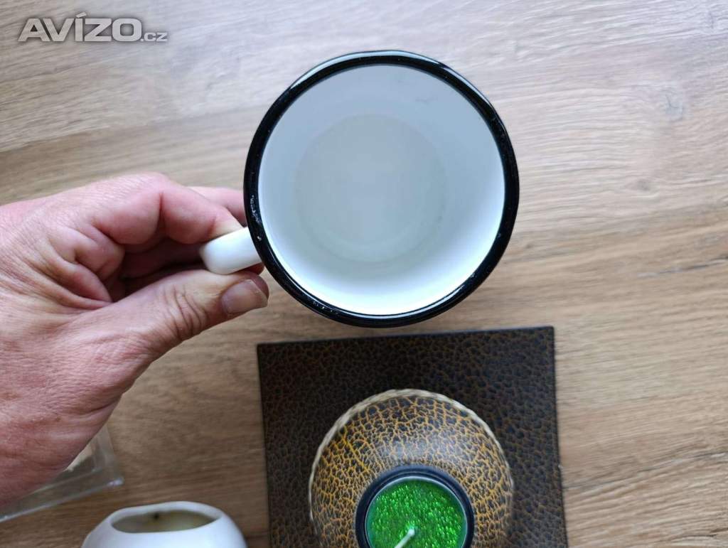 Foto inzerátu Svícen s podložkou, plech hrnek, aroma lampa