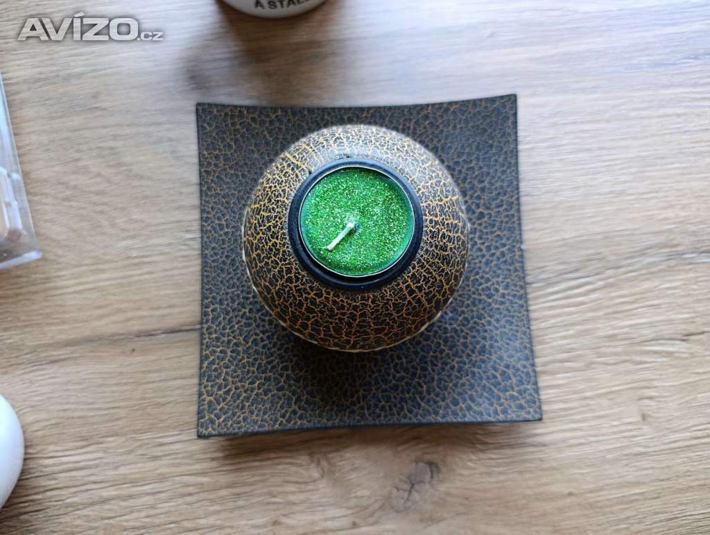 Foto inzerátu Svícen s podložkou, plech hrnek, aroma lampa