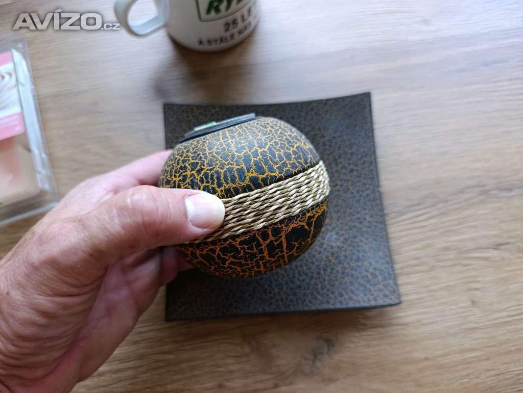 Foto inzerátu Svícen s podložkou, plech hrnek, aroma lampa