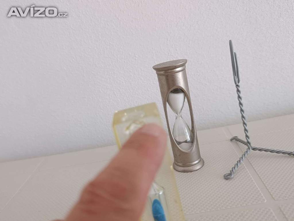 Foto inzerátu 2 x přesýpací hodiny + stojánek