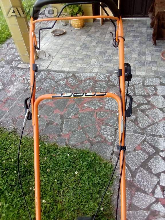 Foto inzerátu Prodám motorovou sekačku s pojezdem Patriot Ideas  