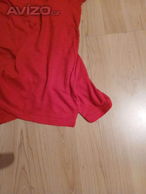 Foto inzerátu Červené tričko 