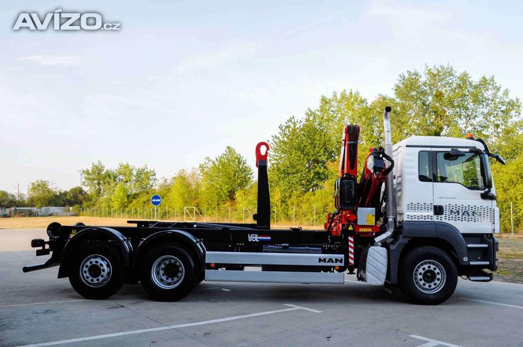 Foto inzerátu MAN TGS 28.320 HÁKOVÝ NOSIČ KONTEJNERŮ + HYDRAULICKÁ RUKA