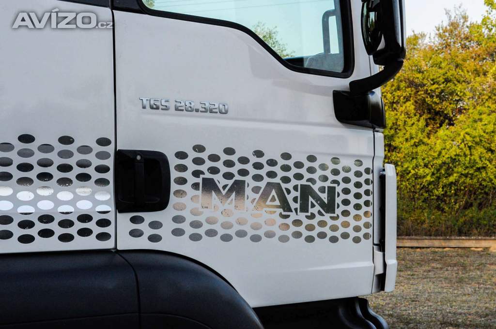 Foto inzerátu MAN TGS 28.320 HÁKOVÝ NOSIČ KONTEJNERŮ + HYDRAULICKÁ RUKA