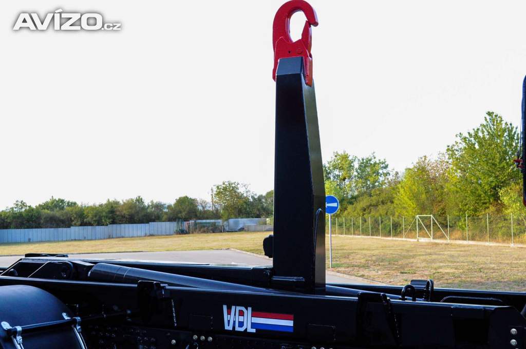 Foto inzerátu MAN TGS 28.320 HÁKOVÝ NOSIČ KONTEJNERŮ + HYDRAULICKÁ RUKA