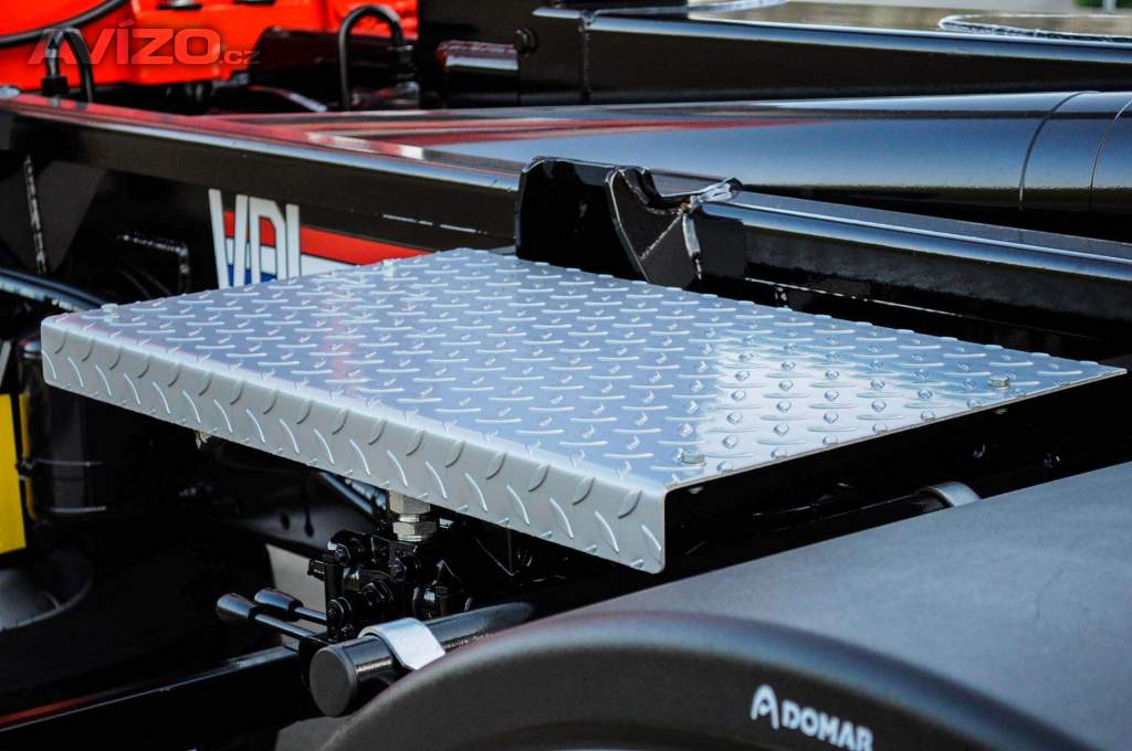 Foto inzerátu MAN TGS 28.320 HÁKOVÝ NOSIČ KONTEJNERŮ + HYDRAULICKÁ RUKA